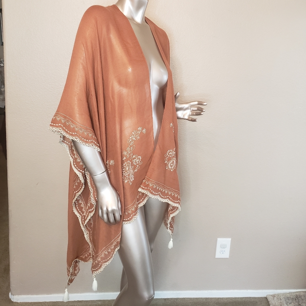 SHYANNE WOMEN'S Tawny Shawl